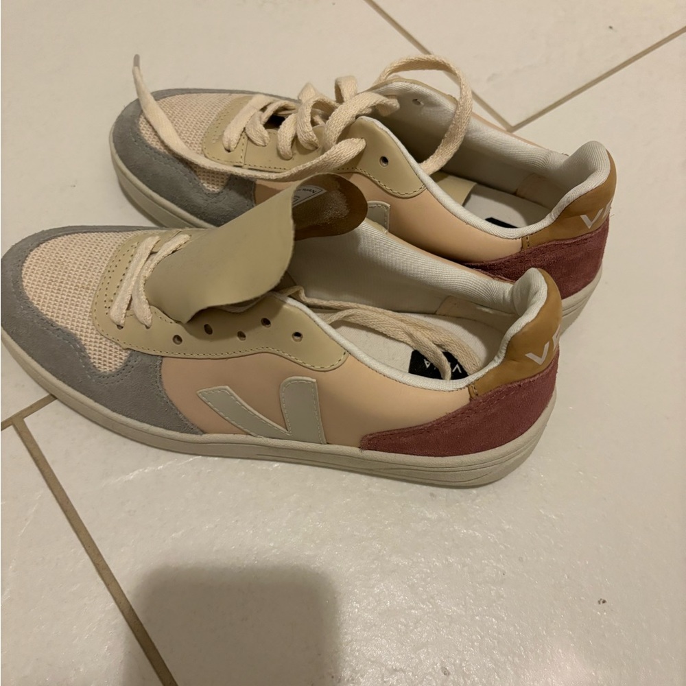 Veja brand new sneakers 36